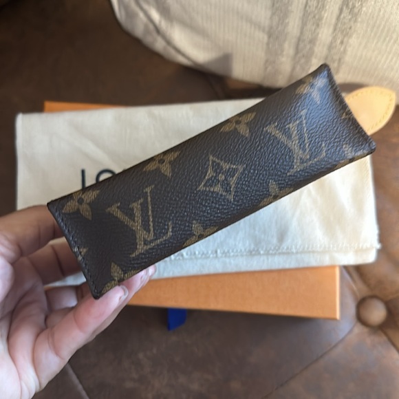 Authentic Louis Vuitton Toiletry Pouch 15 - Picture 8 of 16